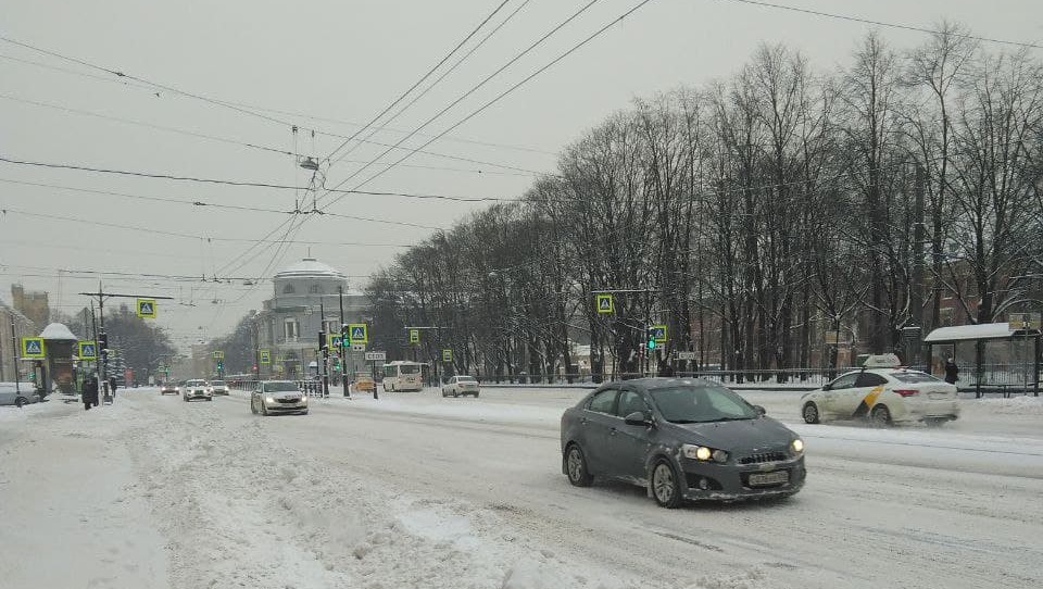 В МЧС предупредили петербуржцев о сложной ситуации на дорогах